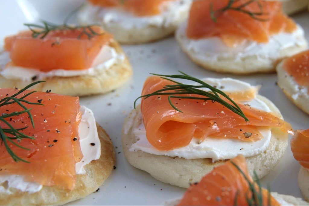 Smoked salmon blinis